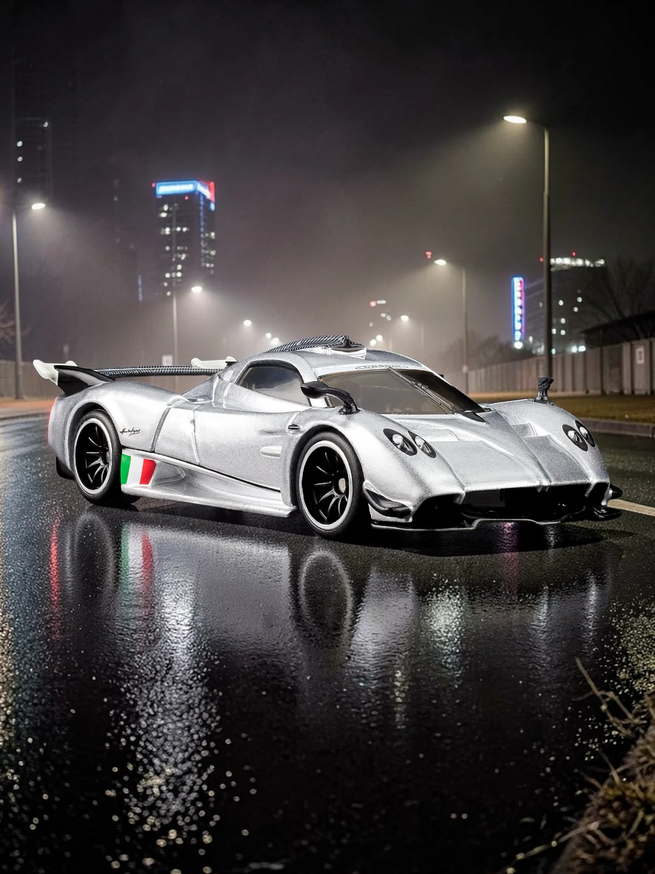 Hotwheels '21 Pagani Huayra R imported premium RLC 1:64 scale - Image 2