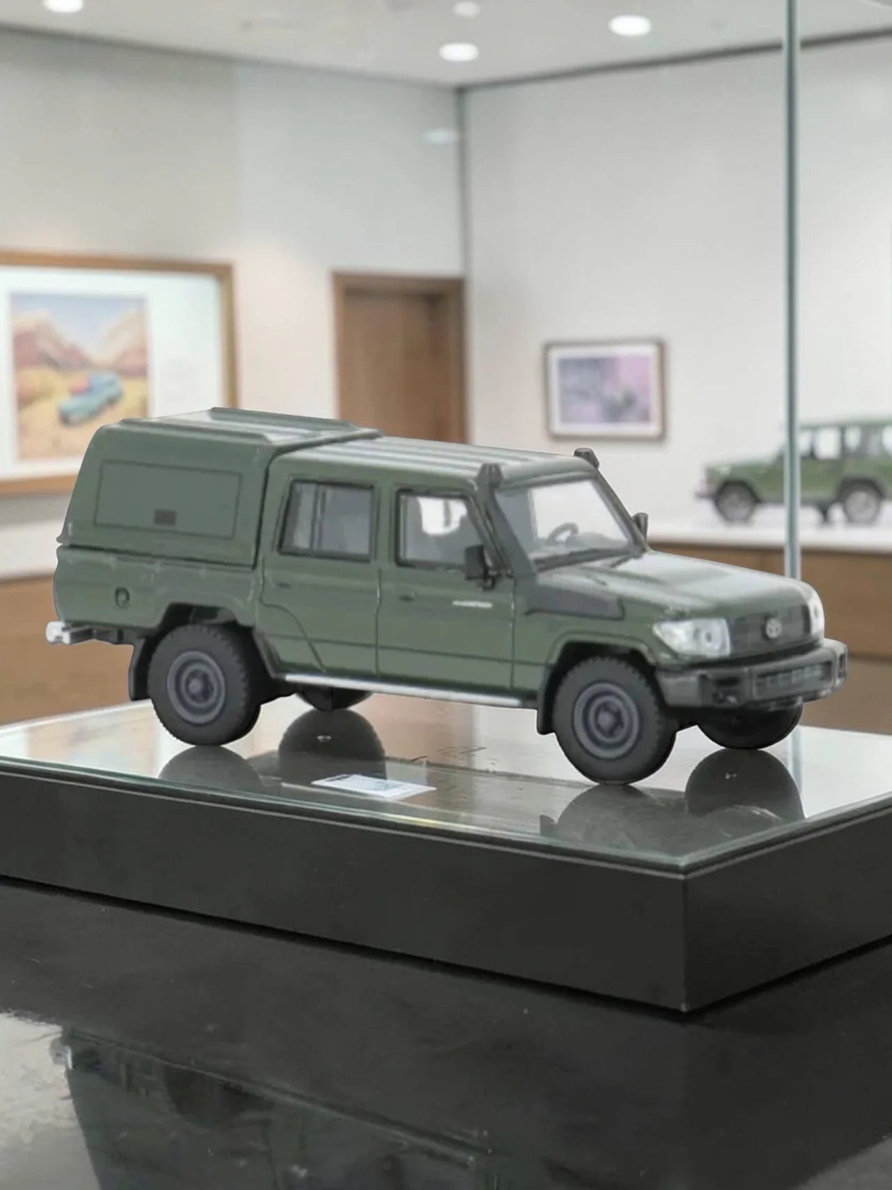 PARA64 2014 Toyota Land Cruiser LC 79 Military Green Diecast Model-1:64 Scale Classic Off-Road Legend - Image 2