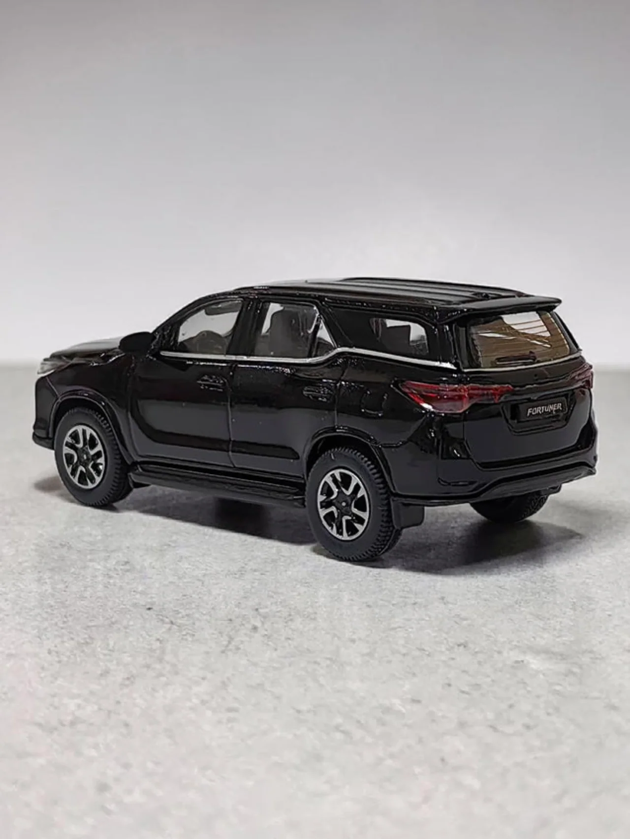 Para64 Toyota Fortuner Attitude Black Imported 1:64 Scale - Image 2