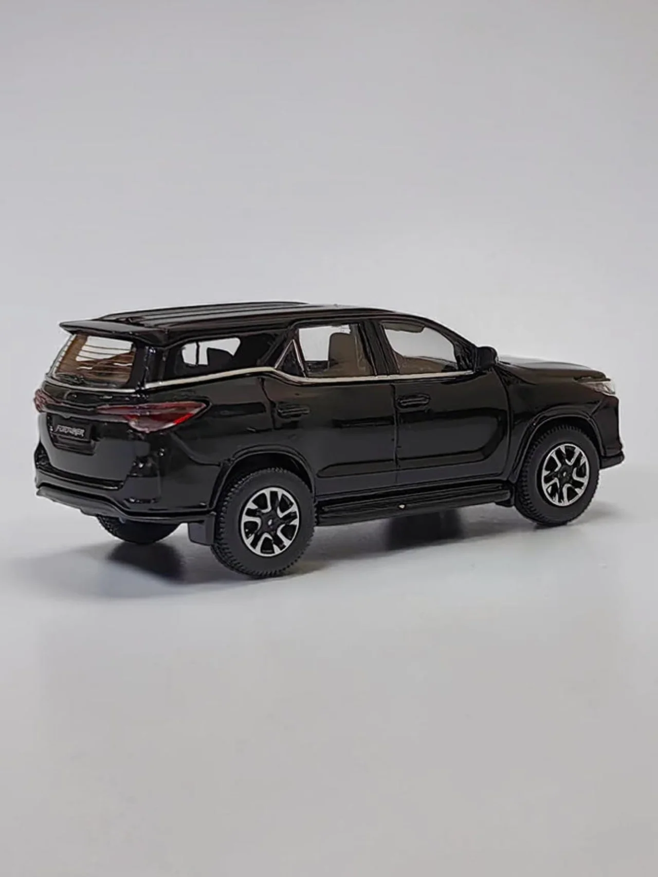 Para64 Toyota Fortuner Attitude Black Imported 1:64 Scale - Image 3