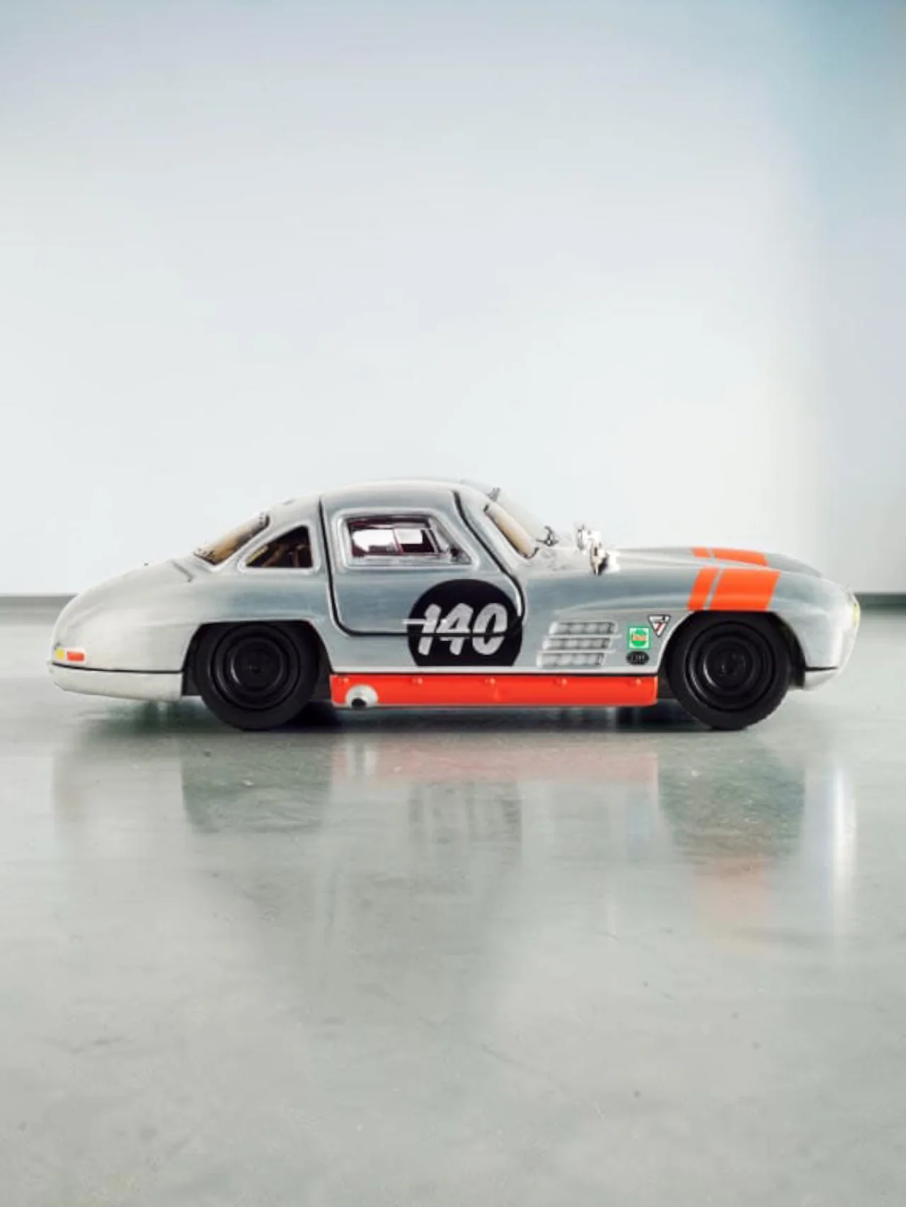 HotWheels Elite 64 Mercedes-Benz 300 SL Imported Premium RLC 1:64 Scale (With Protector) JNF05 - Image 3