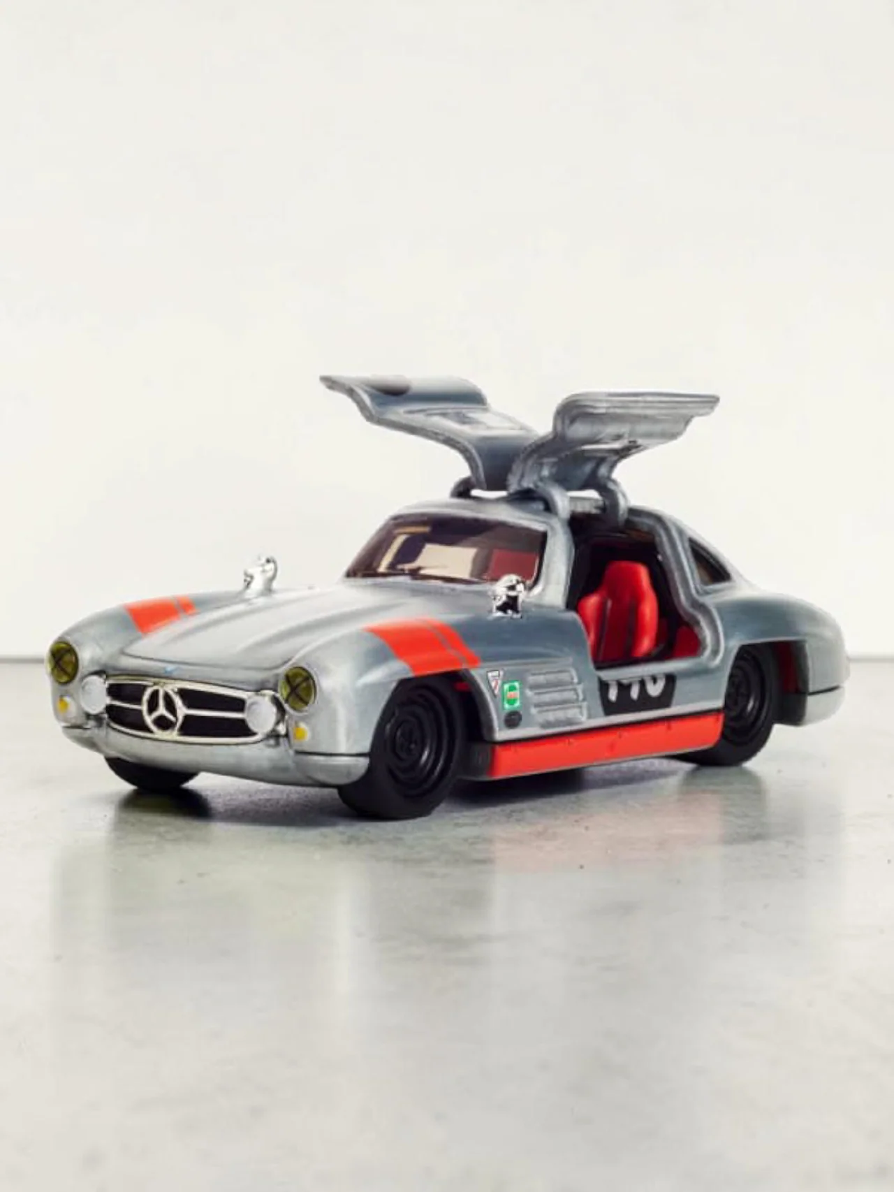 HotWheels Elite 64 Mercedes-Benz 300 SL Imported Premium RLC 1:64 Scale (With Protector) JNF05 - Image 6