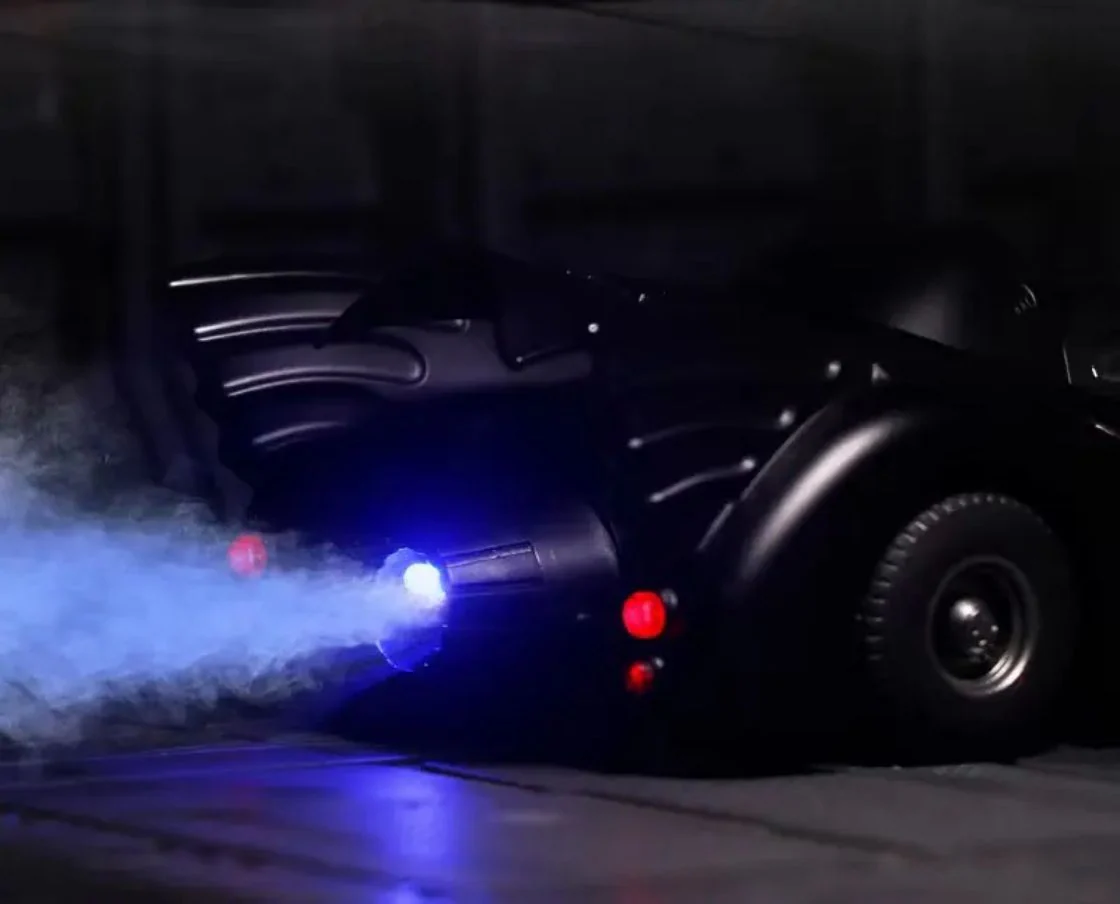 QY Toys 1989-Batmobile 1:24 Scale (Official Licensed Product) - Image 6