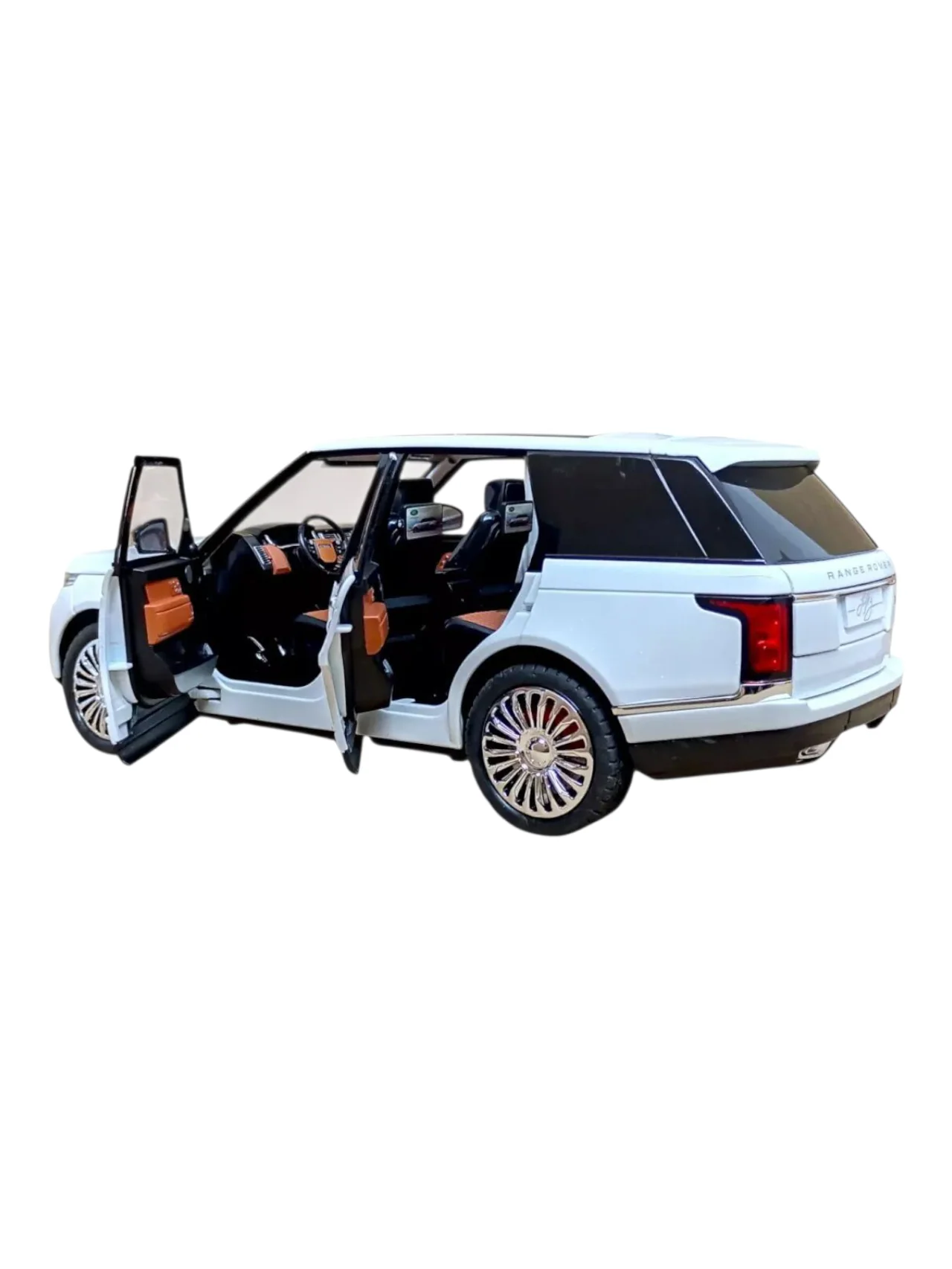 Range Rover 1:18 Scale Diecast - Image 12