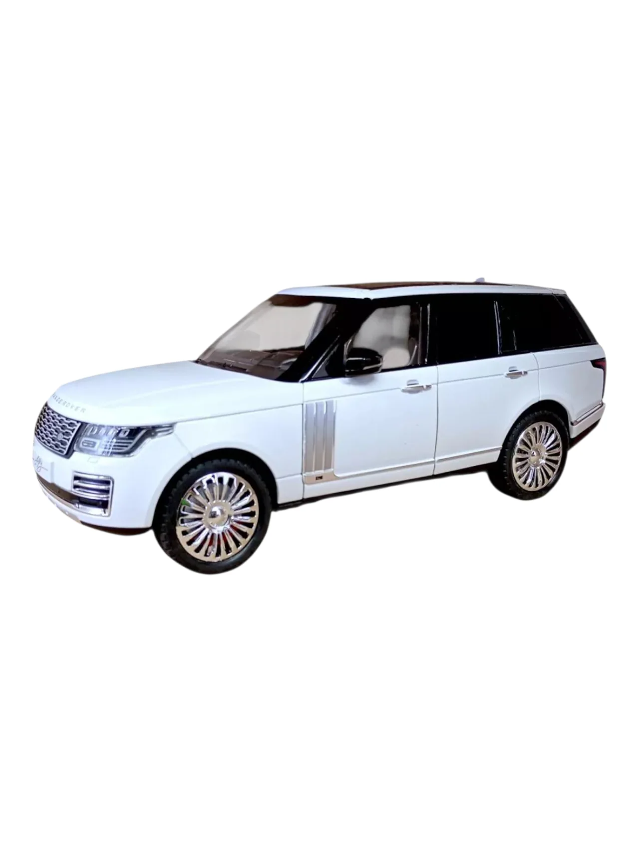 Range Rover 1:18 Scale Diecast - Image 3