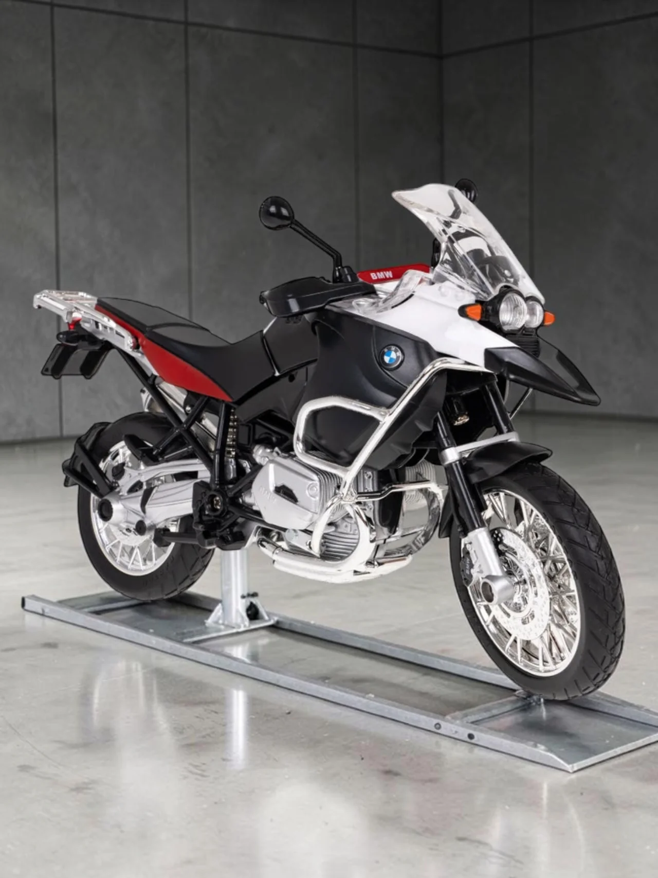 Rastar BMW R 1200 GS Diecast Motorcycle Model – 1/9 Scale Metal & Plastic Adventure Bike Replica(White & Red) - Image 2