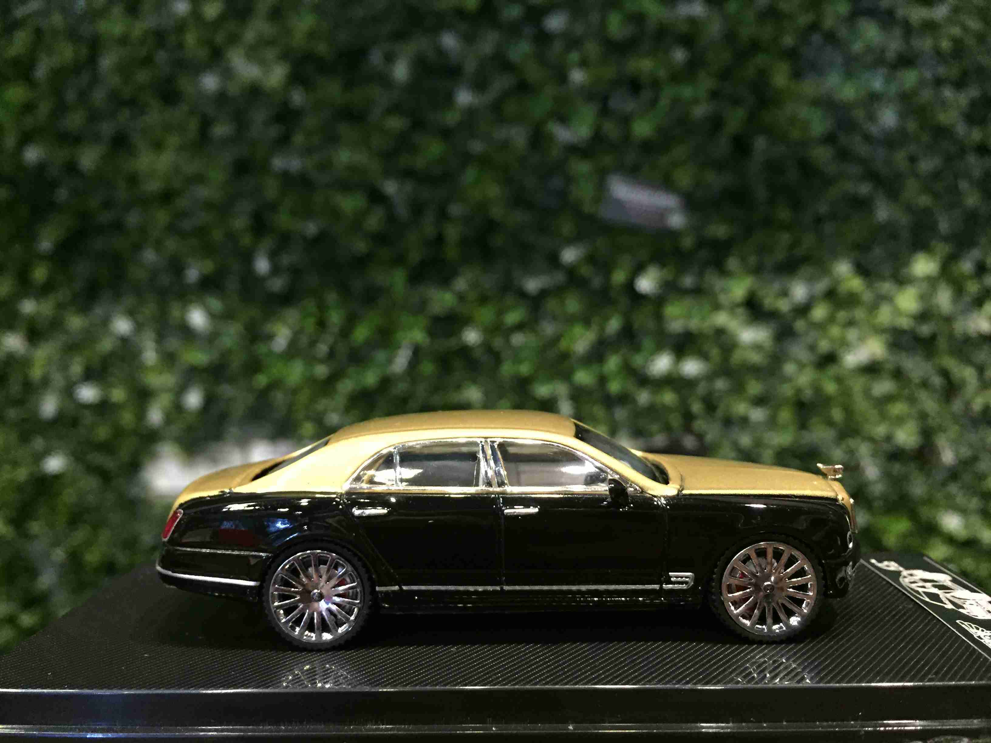 SC Art Bentley Mulsanne Diecast Car Model 1:64 Scale Black & Gold Luxury Edition - Image 3