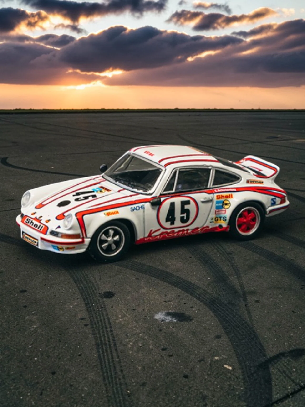 Schuco Porsche 911 Carrera RSR 2.8 Le Mans 1973 #45 Winner Diecast Model Car 1:64 Scale - Image 4