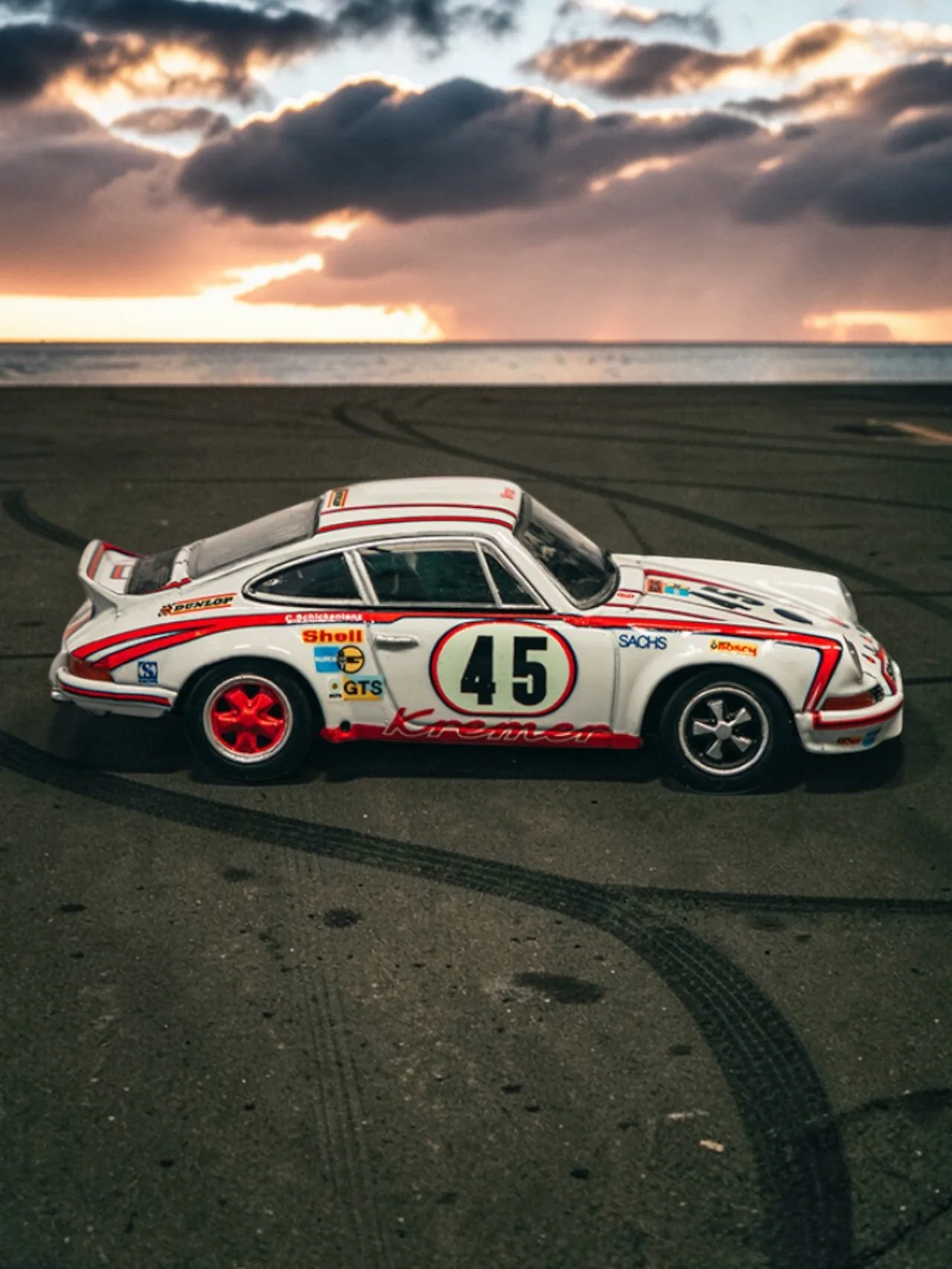 Schuco Porsche 911 Carrera RSR 2.8 Le Mans 1973 #45 Winner Diecast Model Car 1:64 Scale - Image 5
