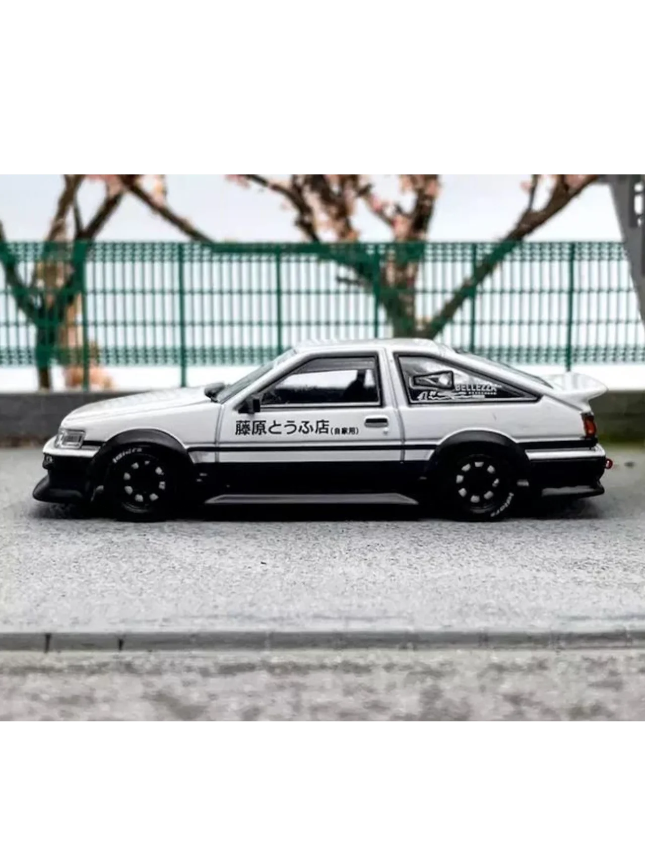 Street Warrior Toyota AE86 Rauh-Welt Premium Diecast 1:64 Scale (With Acrylic Case) - Image 6