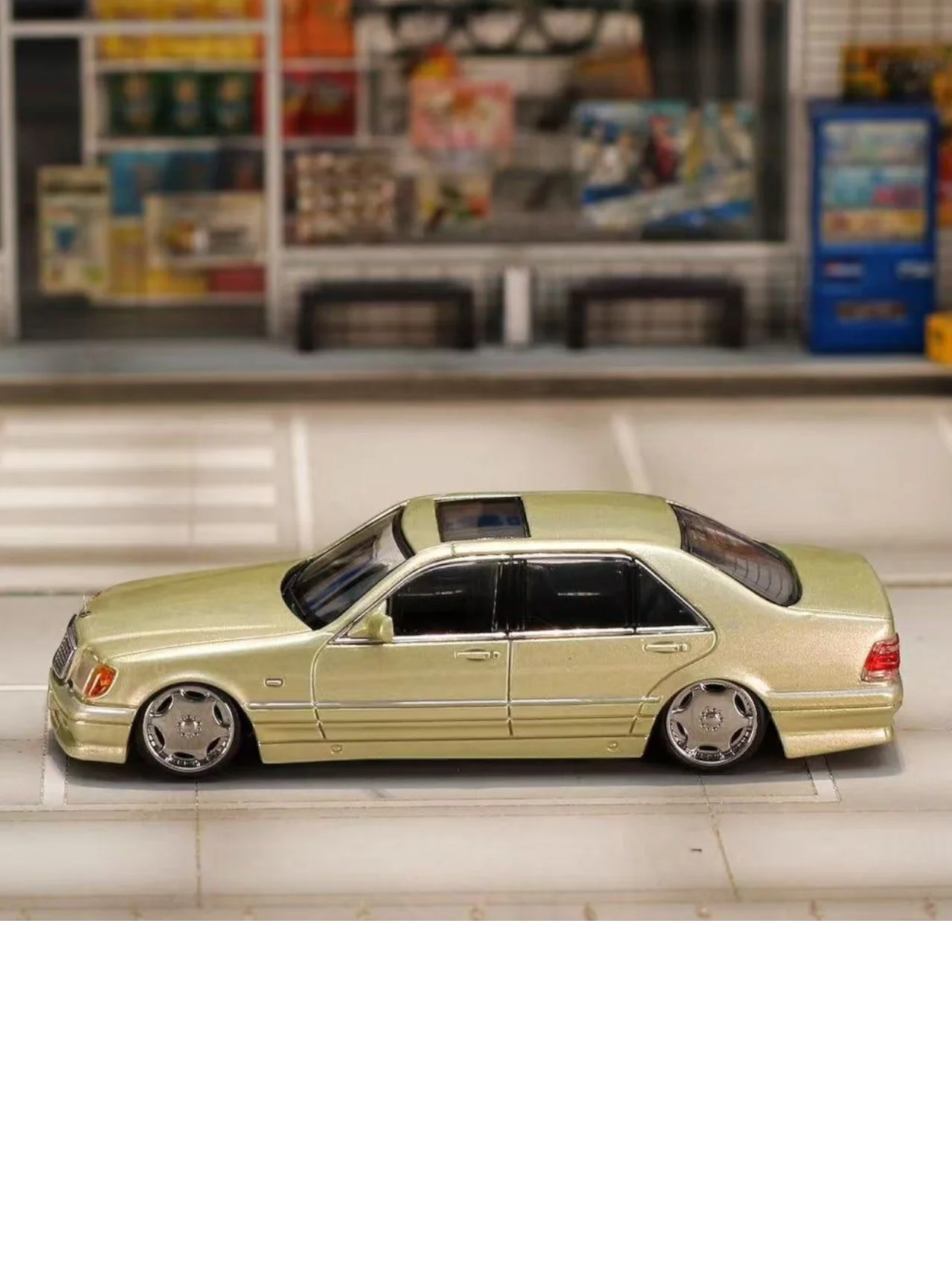 Street Weapon Mercedes-Benz W140 Premium Diecast 1:64 Scale (With Acrylic Case) - Image 14