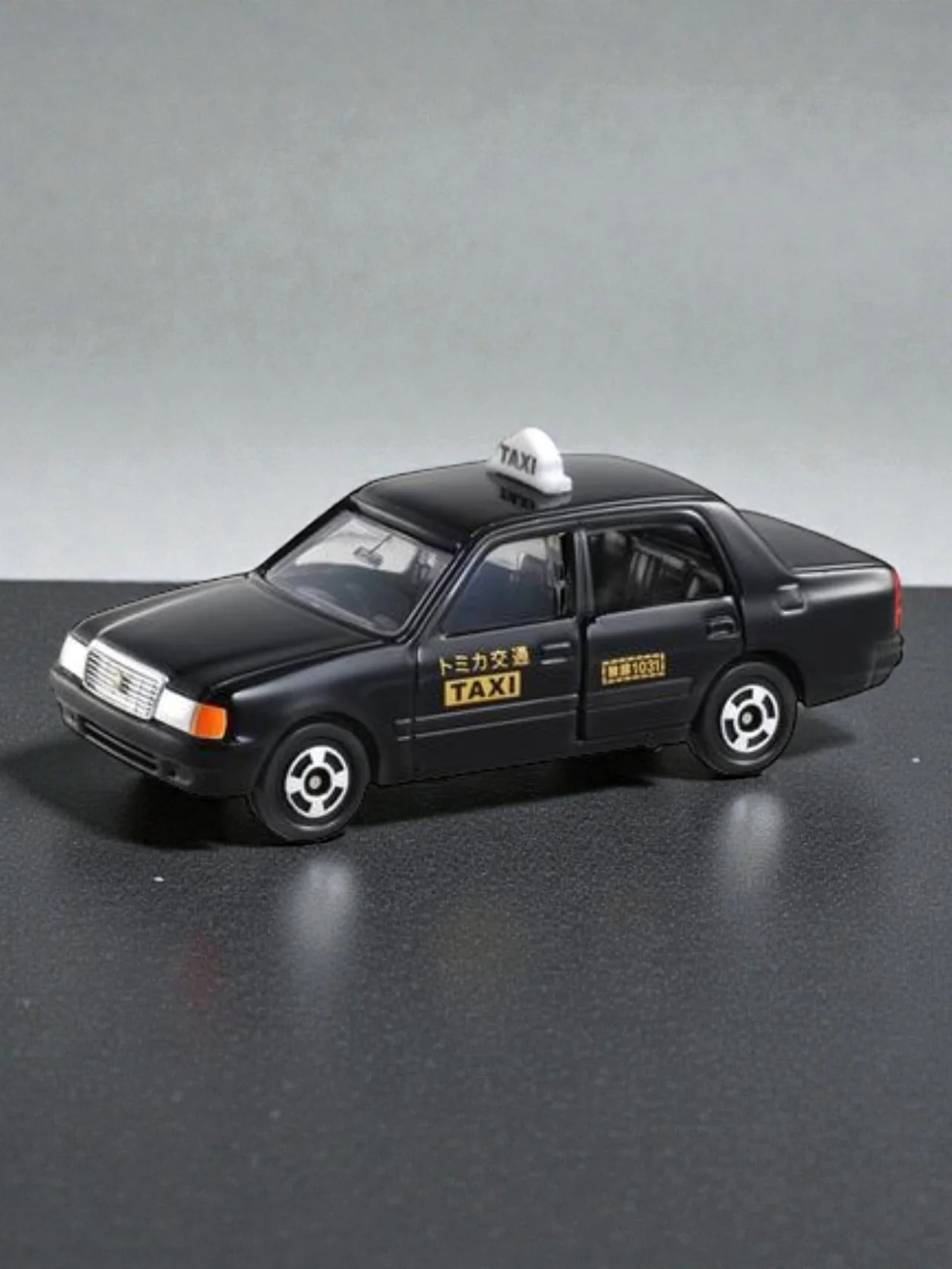 Takara Tomy "Toyota Crown Comfort Taxi"Imported Mainline 1:64 Scale No.51 - Image 2