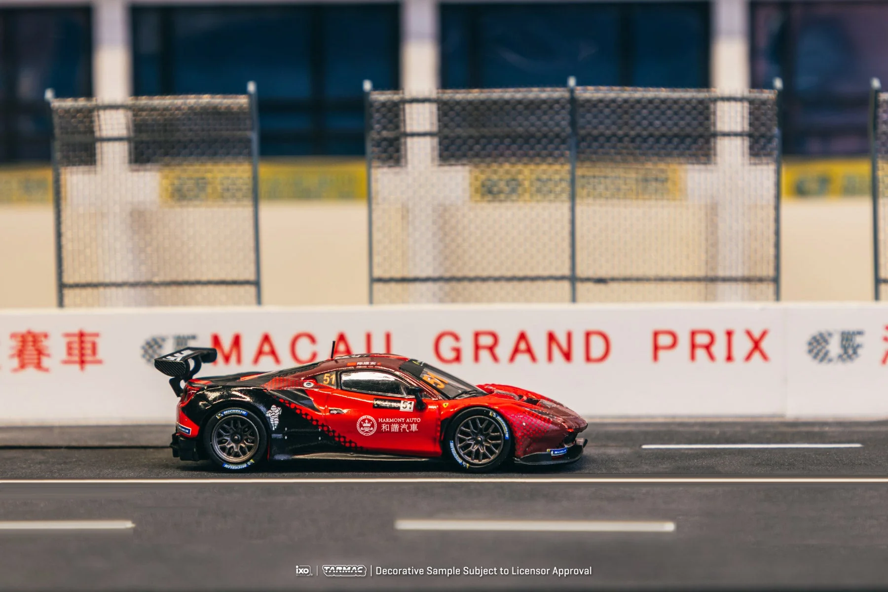 Tarmac Works Ferrari 488 GT3 Macau GT Cup 2022 Harmony Racing Chen Weian 1:64 Scale (With Acrylic Case) - Image 5