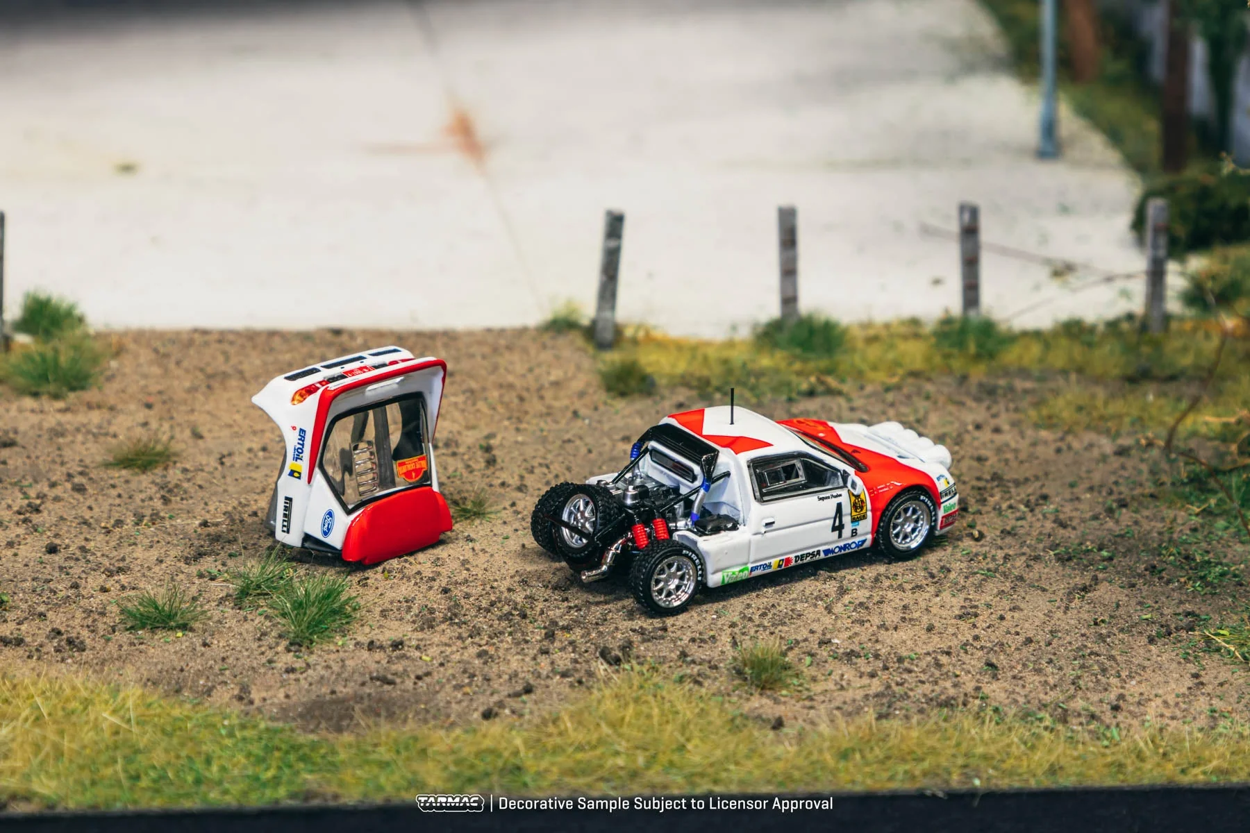 Tarmac Works Ford RS200 Rallye Catalunya 1986 1:64 Scale (With Acrylic Case) - Image 6