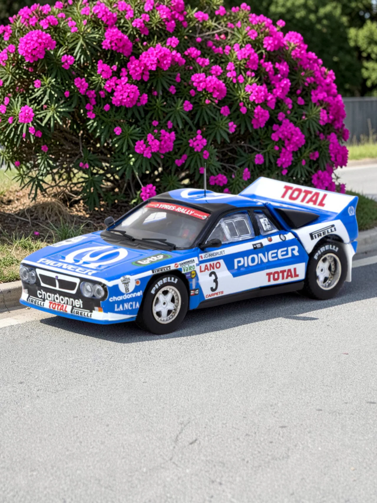 Tarmac Works Lancia 037 Rally (1983)- Classic Racing Car Collectible Model 1:64 Scale - Image 4