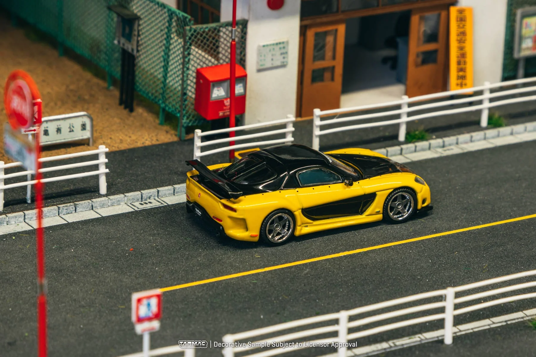 Tarmac Works Mazda RX-7 VeilSide Fortune 7 1:64 Scale - Image 4