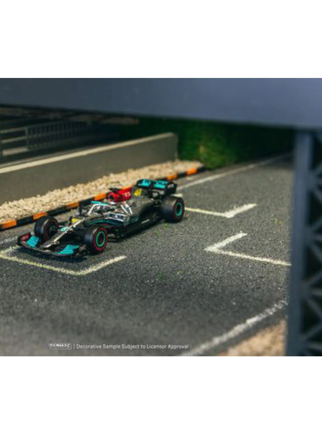Tarmac Works Formula 1 Mercedes-AMG F1 W12 E Performance Las Vegas Grand Prix Launch Party 1:64 Scale - Image 4