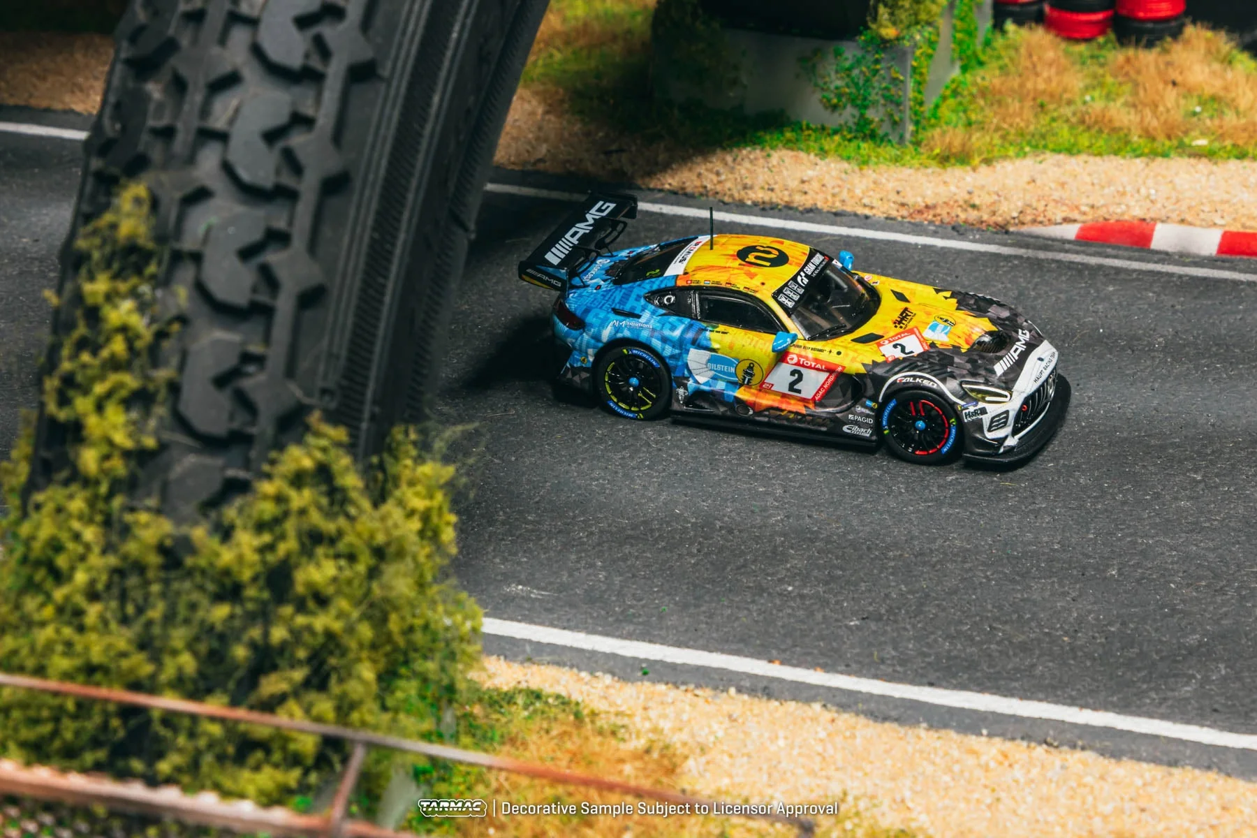 Tarmac Works Mercedes-AMG GT3 Nurburgring 24H 2020 Y.Buurman/P.Ellis/H.Haupt 1:64 Scale (With Acrylic Case) - Image 5